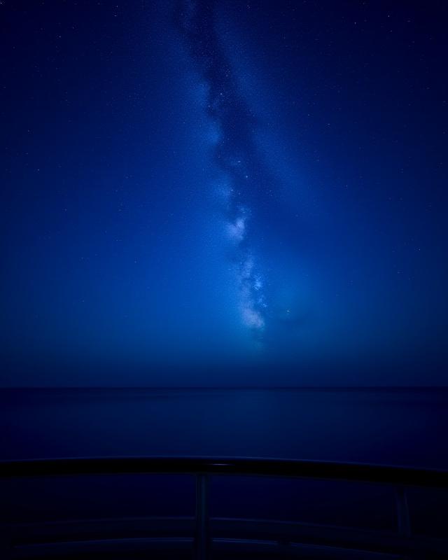Mittelmeer bei Nacht mit Sternenhimmel